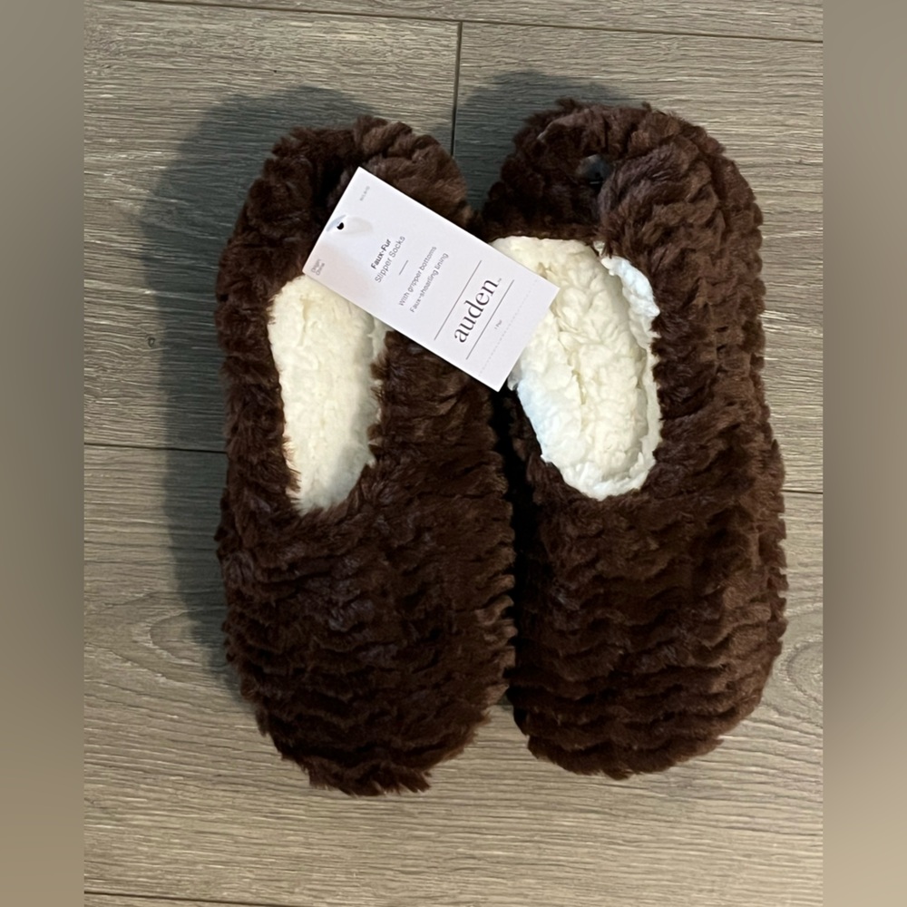 NWT Auden 2 Pair of Brown Shearling Lined Gripper Slippers Size 8-10 M/L - Picture 5 of 8